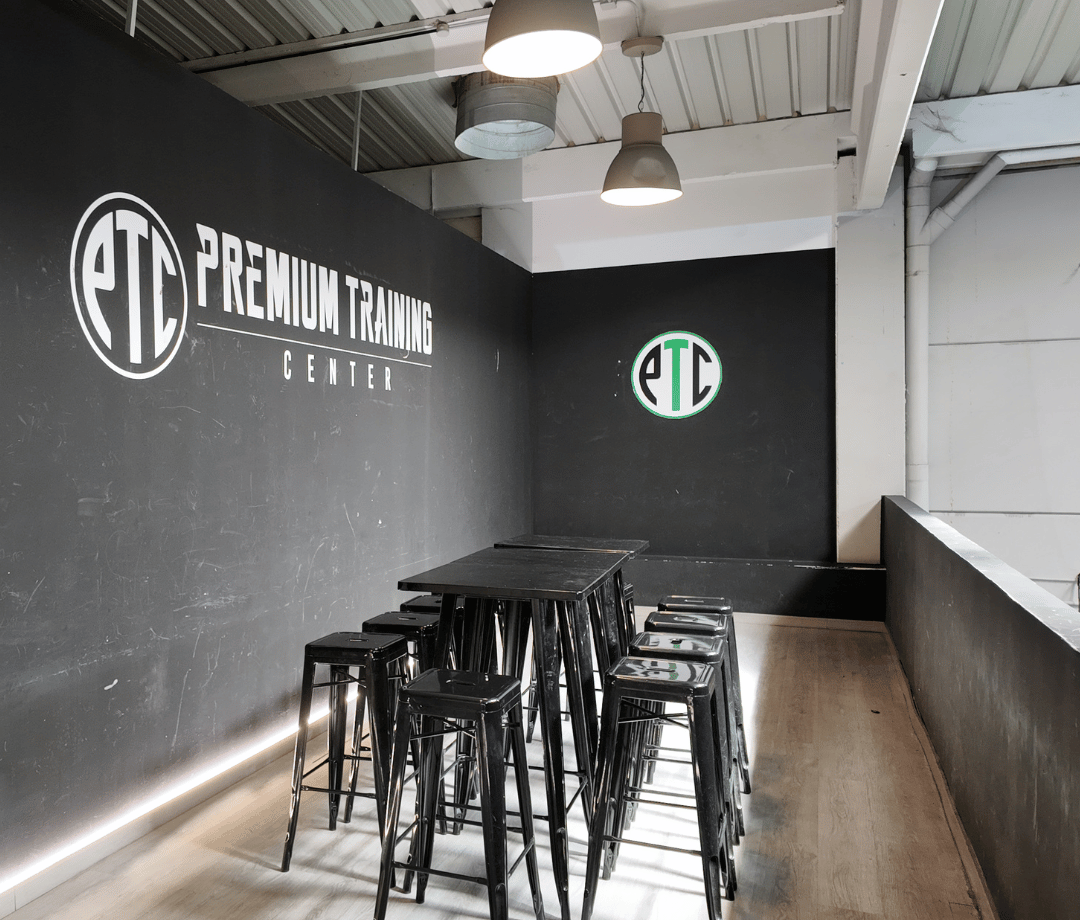 Espacio social para cumpleaños y eventos de fútbol en Madrid