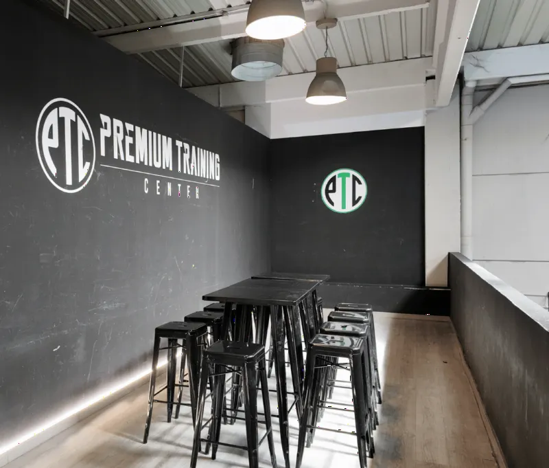 Espacio social para cumpleaños y eventos de fútbol en Madrid